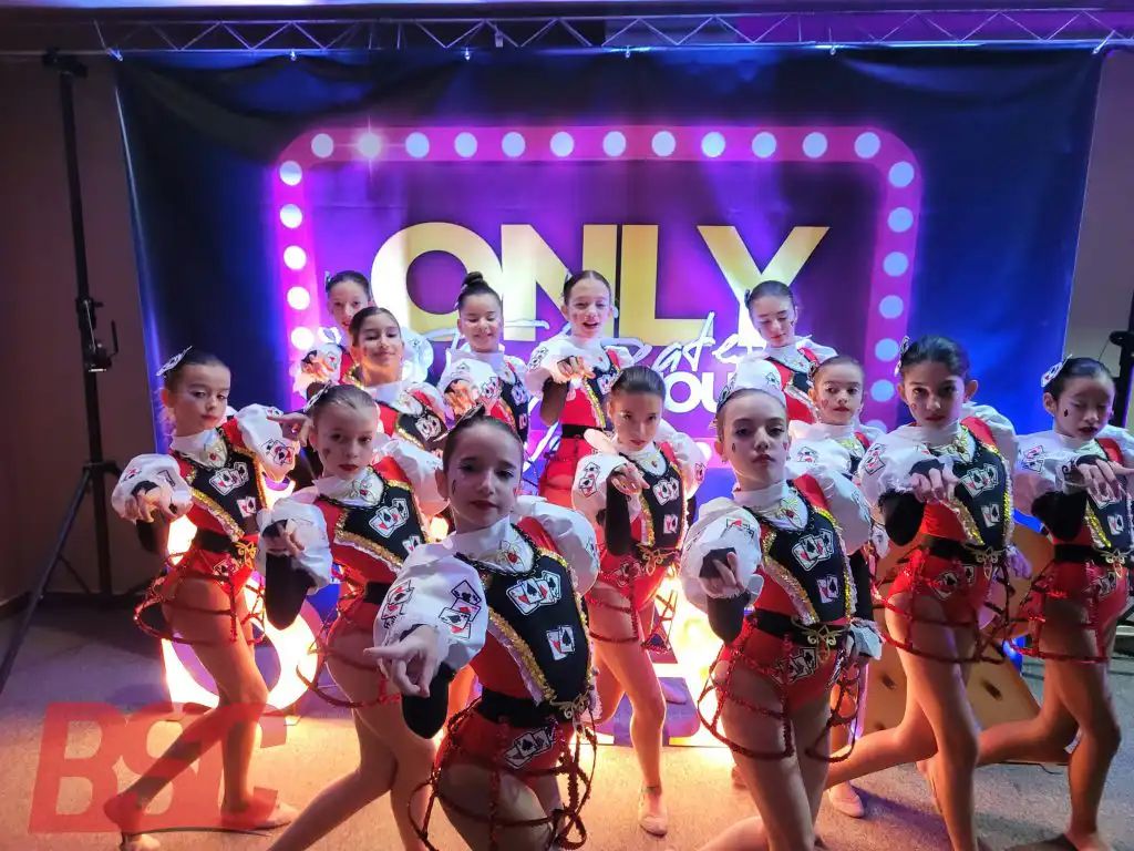 From backstage to show Acro Dance 26-28/11