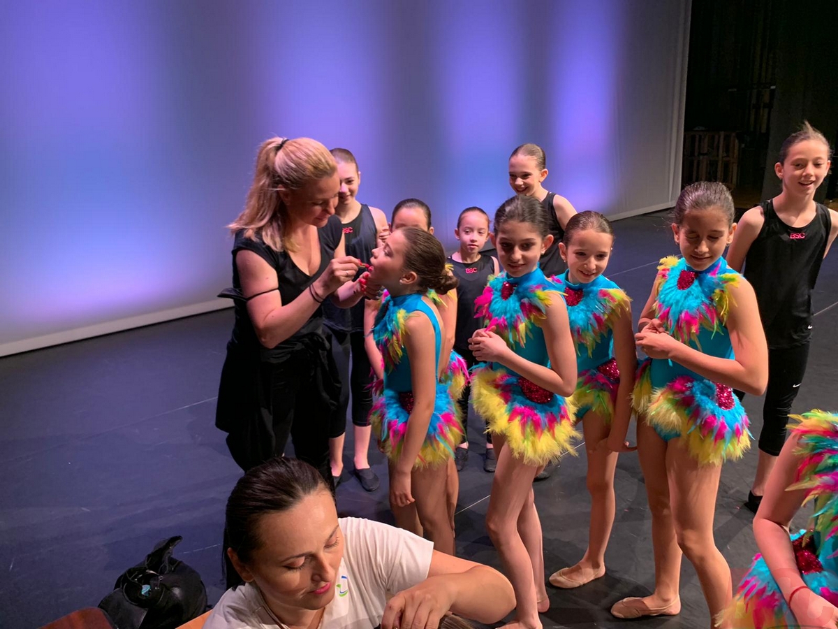 From backstage to show Acro Dance 26-28/11