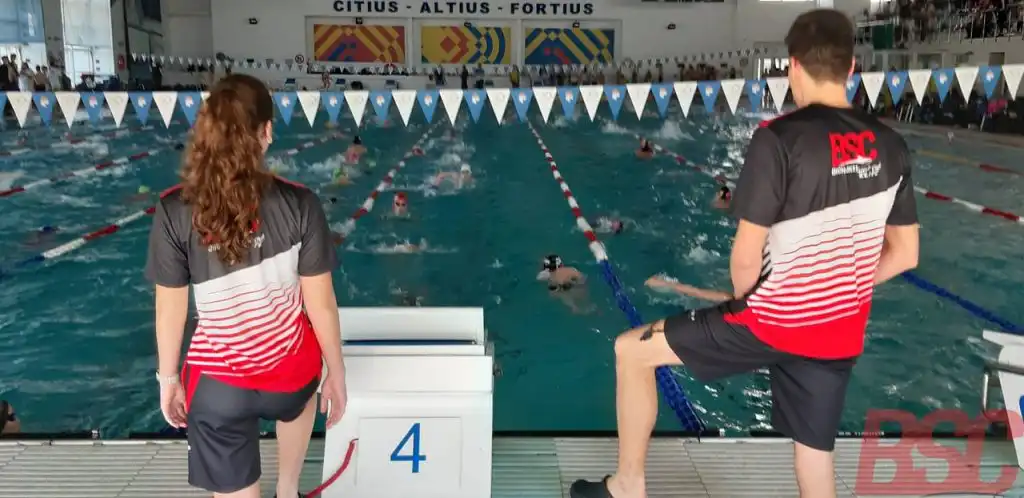 Părinții de sportivi (înotători) din nou în tribună, la Etapa regională Cadeți