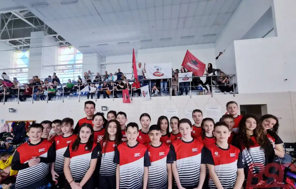 Părinții de sportivi (înotători) din nou în tribună, la Etapa regională Cadeți