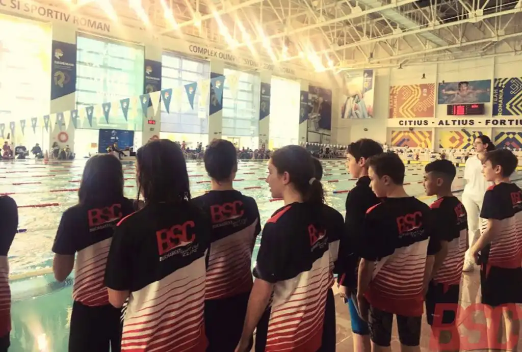 Părinții de sportivi (înotători) din nou în tribună, la Etapa regională Cadeți
